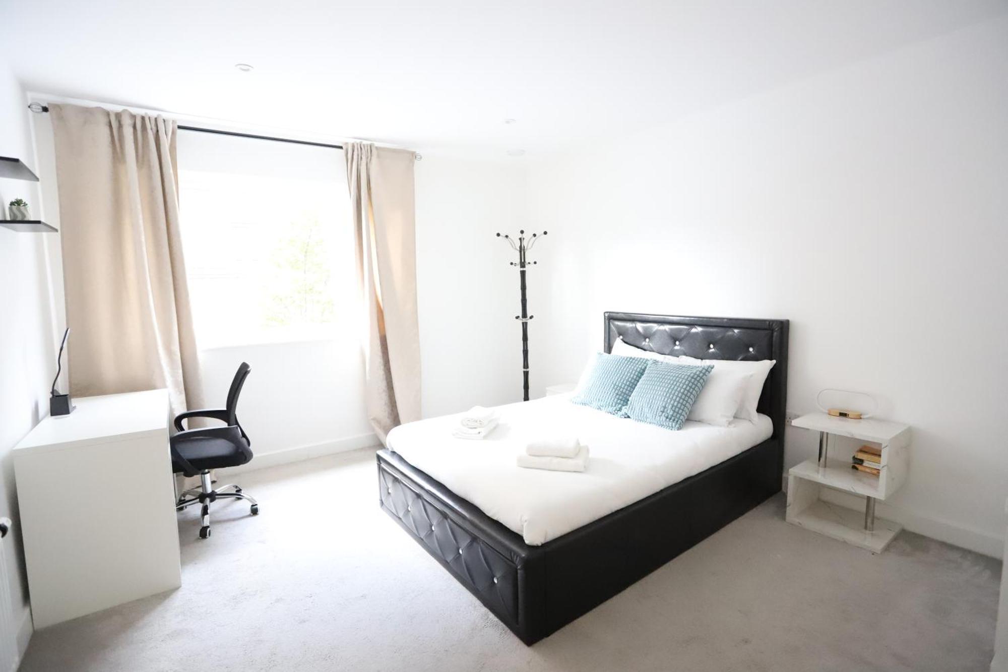 Spacious 3-Story Retreat With Rooftop Terrace And Modern Amenities Londra Dış mekan fotoğraf