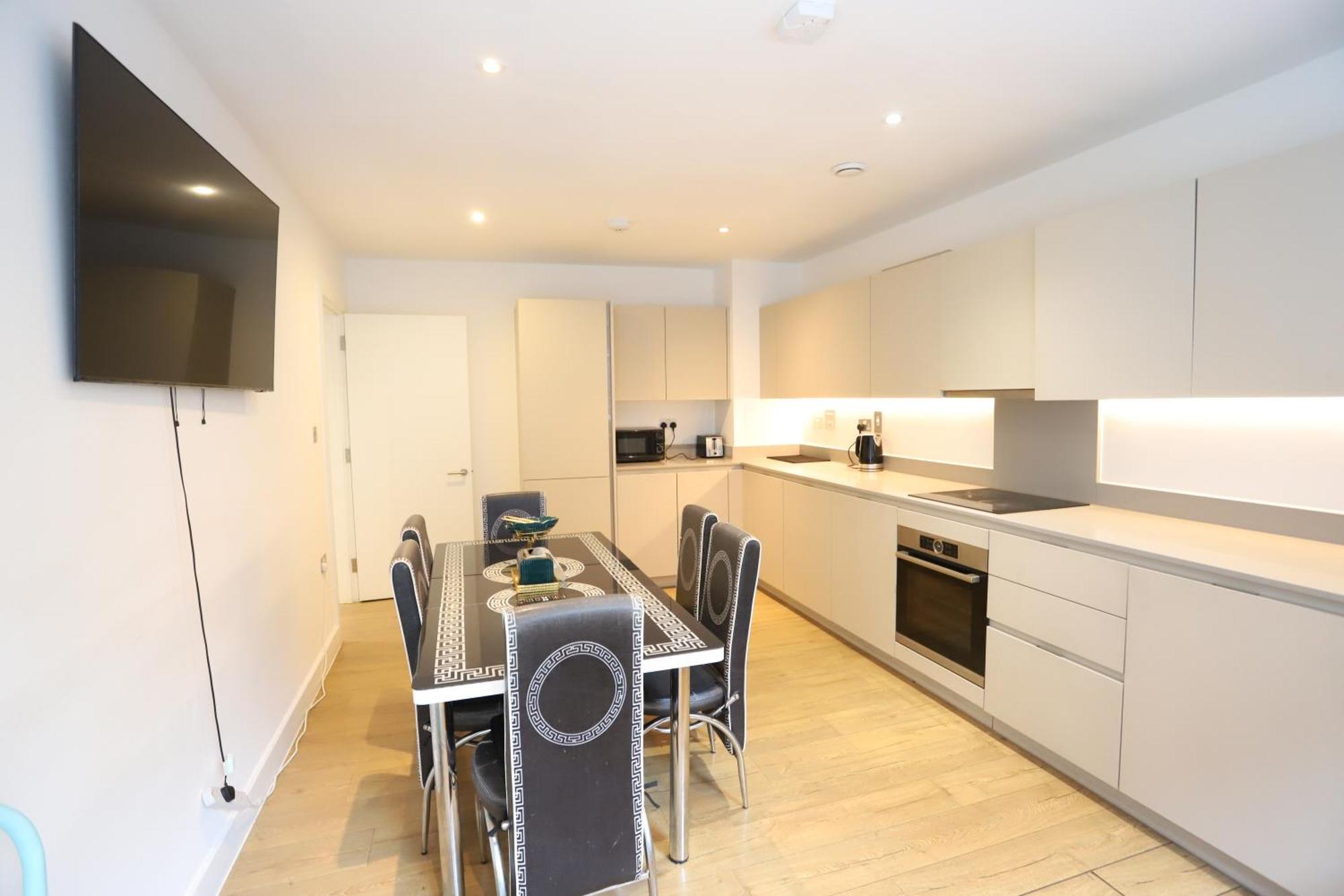 Spacious 3-Story Retreat With Rooftop Terrace And Modern Amenities Londra Dış mekan fotoğraf