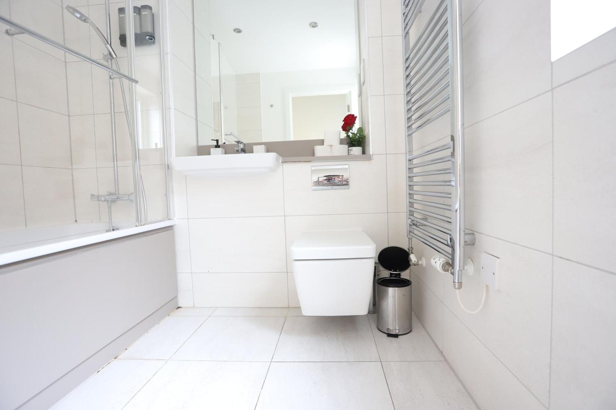 Spacious 3-Story Retreat With Rooftop Terrace And Modern Amenities Londra Dış mekan fotoğraf