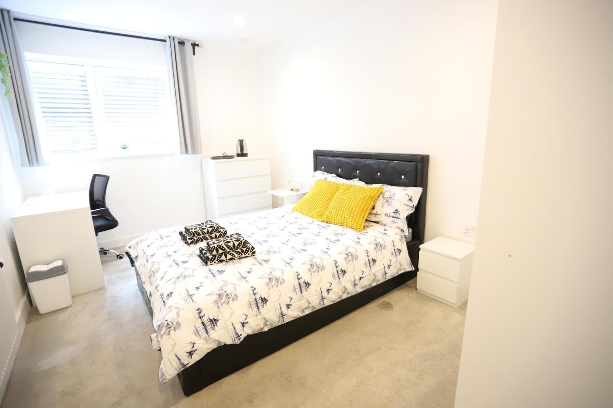 Spacious 3-Story Retreat With Rooftop Terrace And Modern Amenities Londra Dış mekan fotoğraf