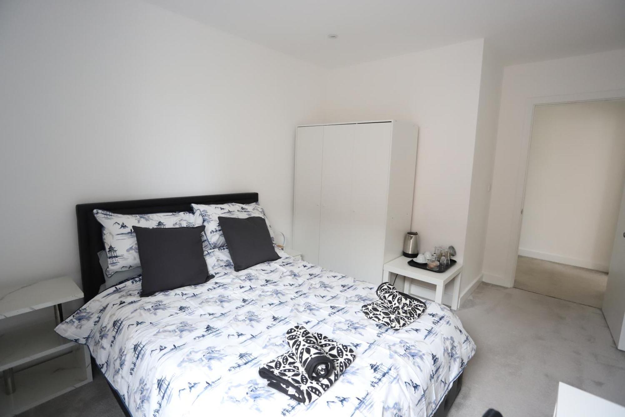 Spacious 3-Story Retreat With Rooftop Terrace And Modern Amenities Londra Dış mekan fotoğraf