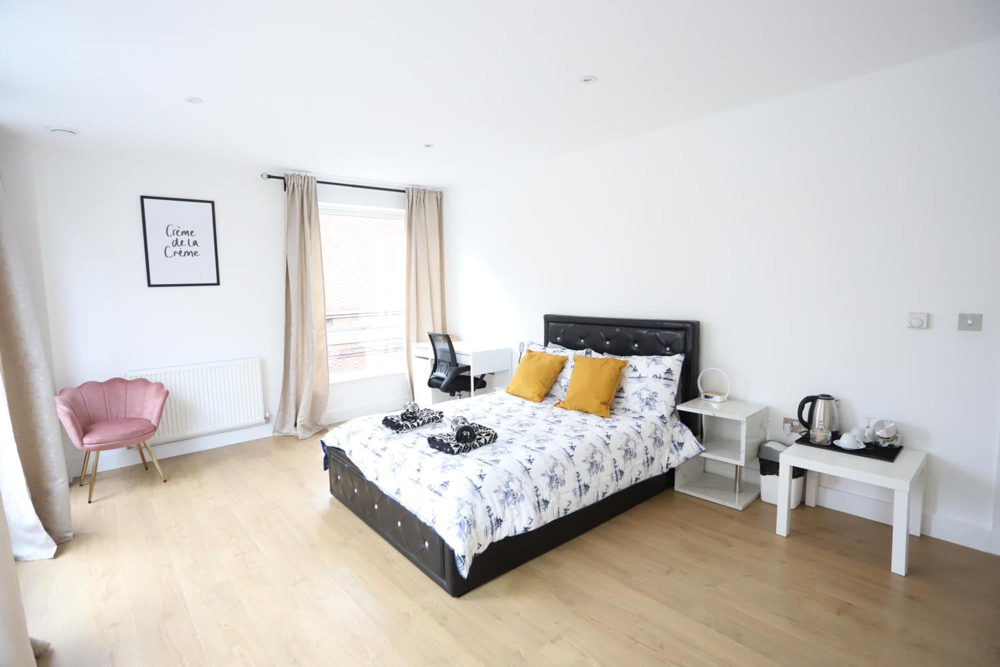 Spacious 3-Story Retreat With Rooftop Terrace And Modern Amenities Londra Dış mekan fotoğraf