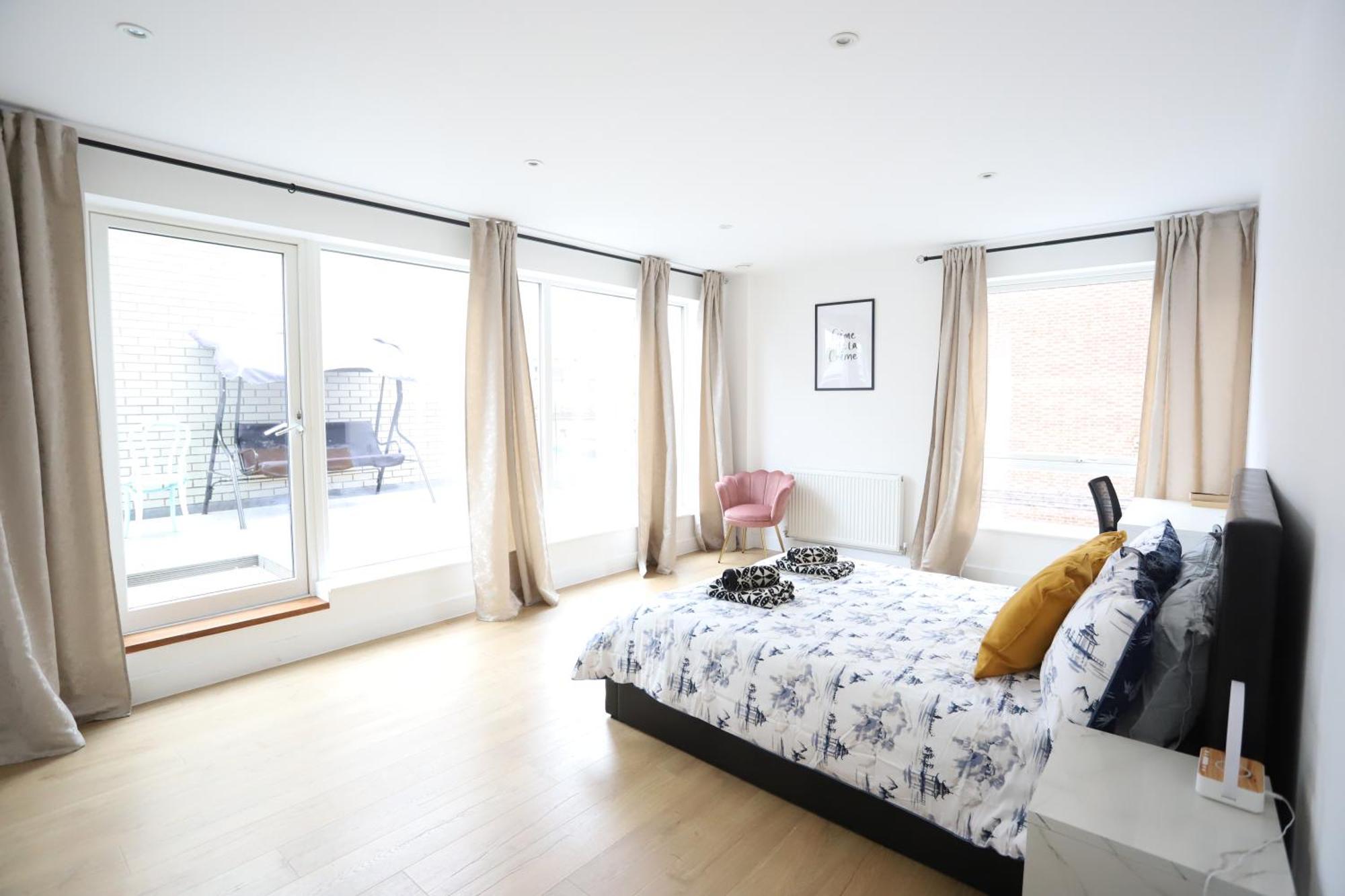 Spacious 3-Story Retreat With Rooftop Terrace And Modern Amenities Londra Dış mekan fotoğraf