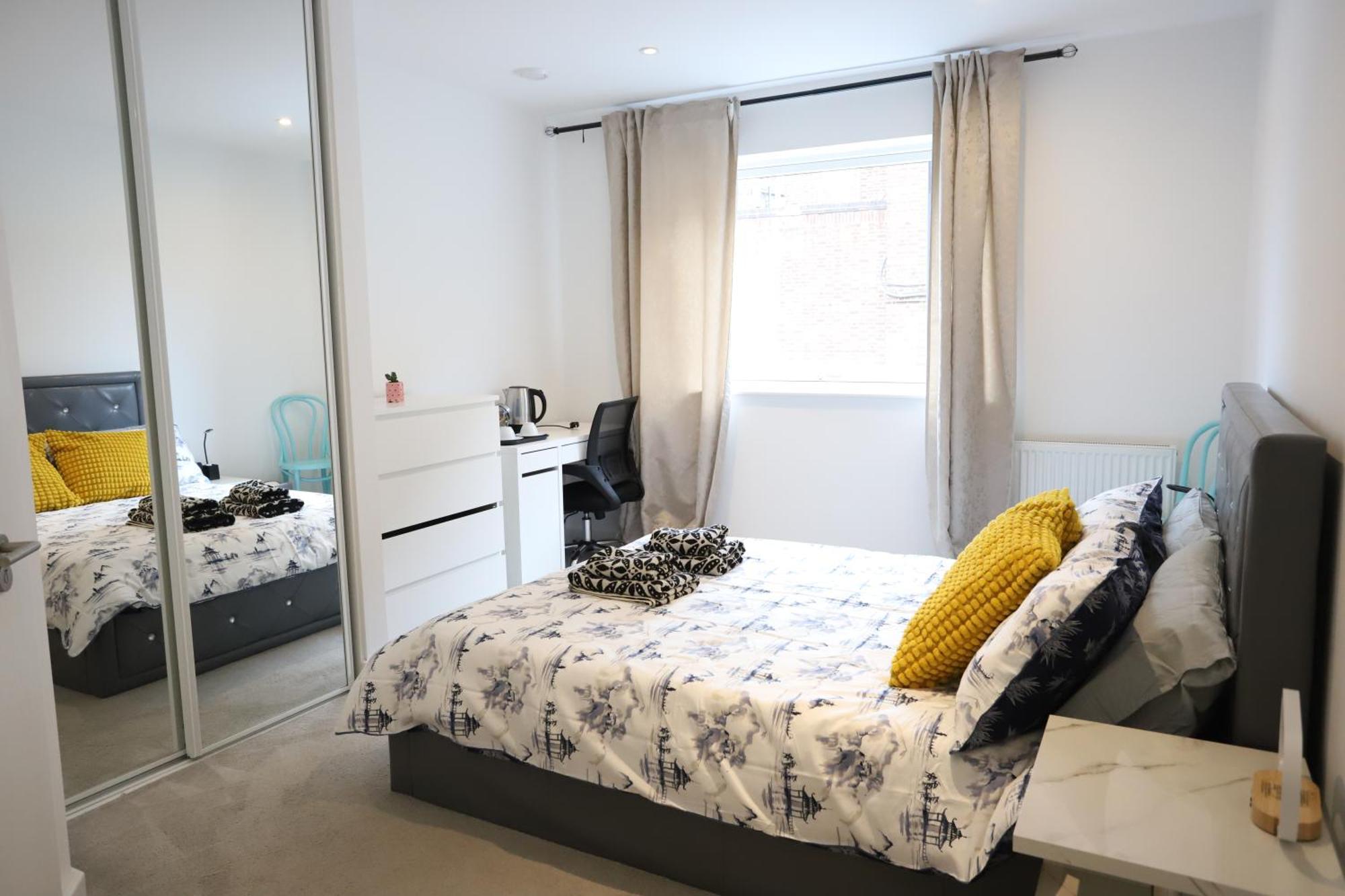 Spacious 3-Story Retreat With Rooftop Terrace And Modern Amenities Londra Dış mekan fotoğraf