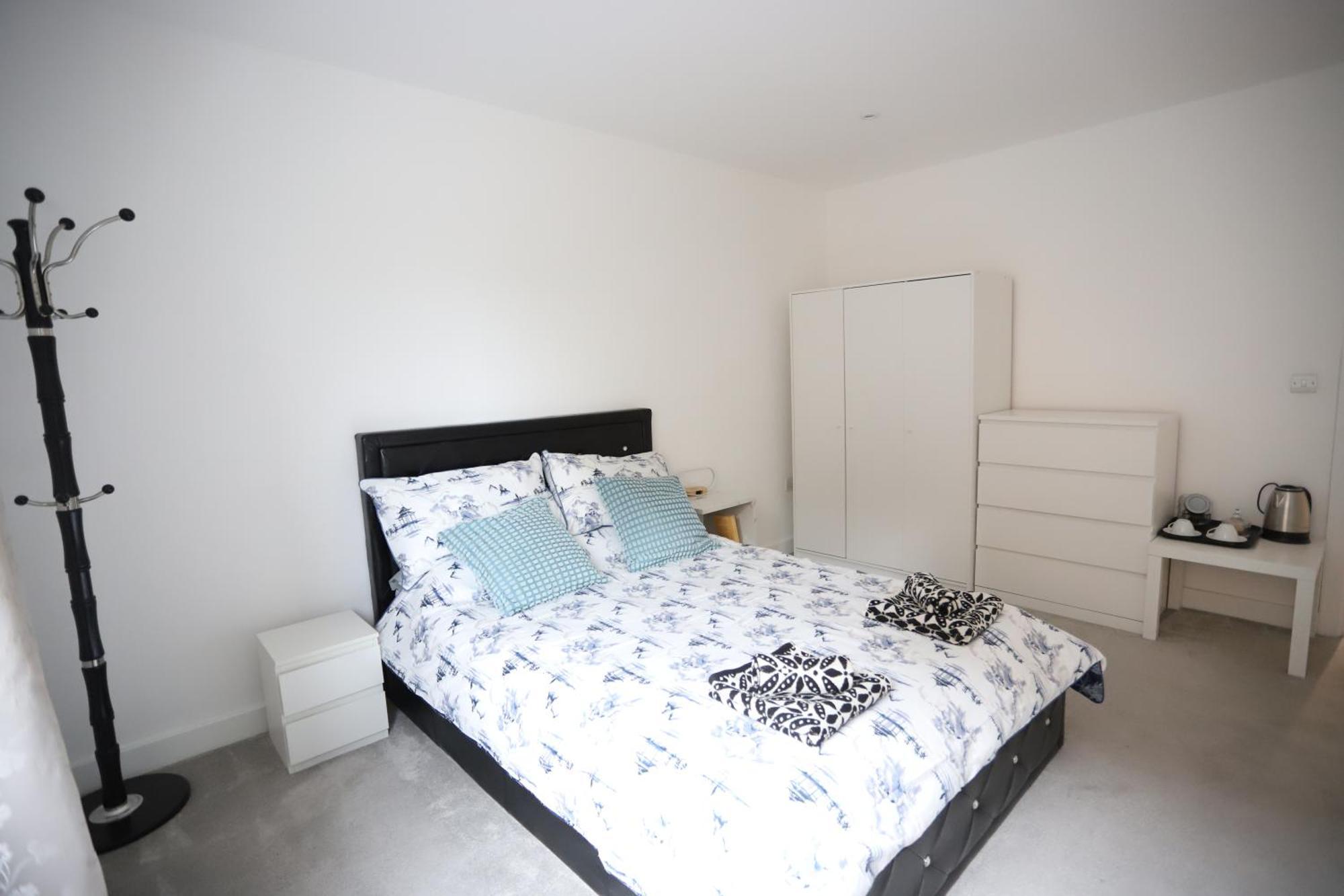 Spacious 3-Story Retreat With Rooftop Terrace And Modern Amenities Londra Dış mekan fotoğraf