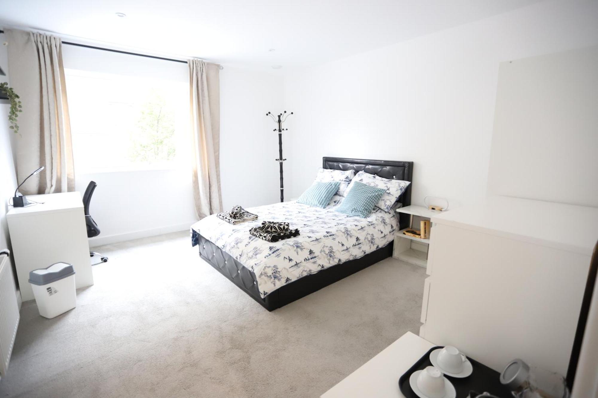 Spacious 3-Story Retreat With Rooftop Terrace And Modern Amenities Londra Dış mekan fotoğraf