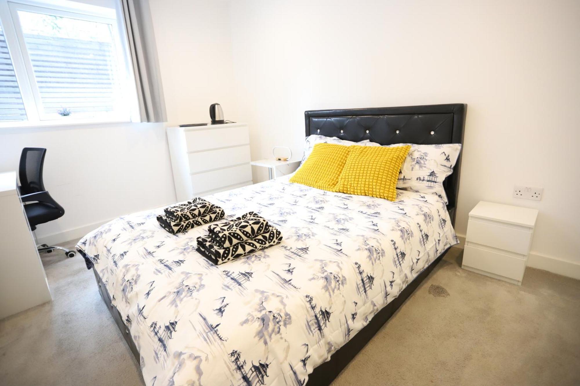 Spacious 3-Story Retreat With Rooftop Terrace And Modern Amenities Londra Dış mekan fotoğraf